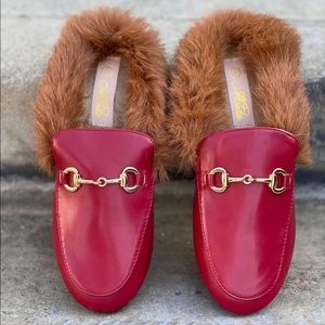 Burgundy fur pendant mule